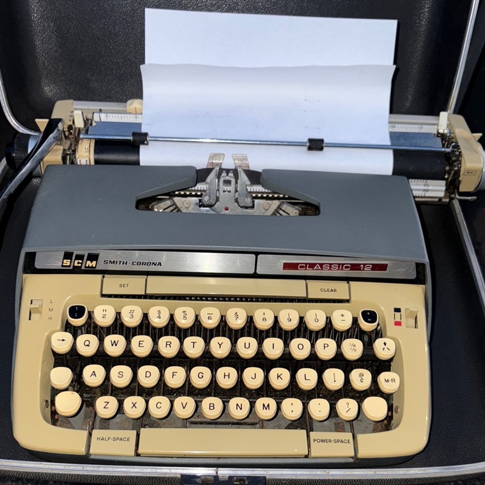 Classic 12 Typewriter - Beige and Black